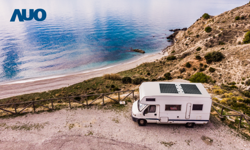 「可撓輕量化太陽光電板SunCurva」使用輕量特殊耐候型複合板取代傳統太陽能板的玻璃前板，不僅降低70%重量，每米平方僅3Kg；具有抗衝擊性能及通過電磁相容性測試，可應用於交通運輸工具，如露營車、遊艇等